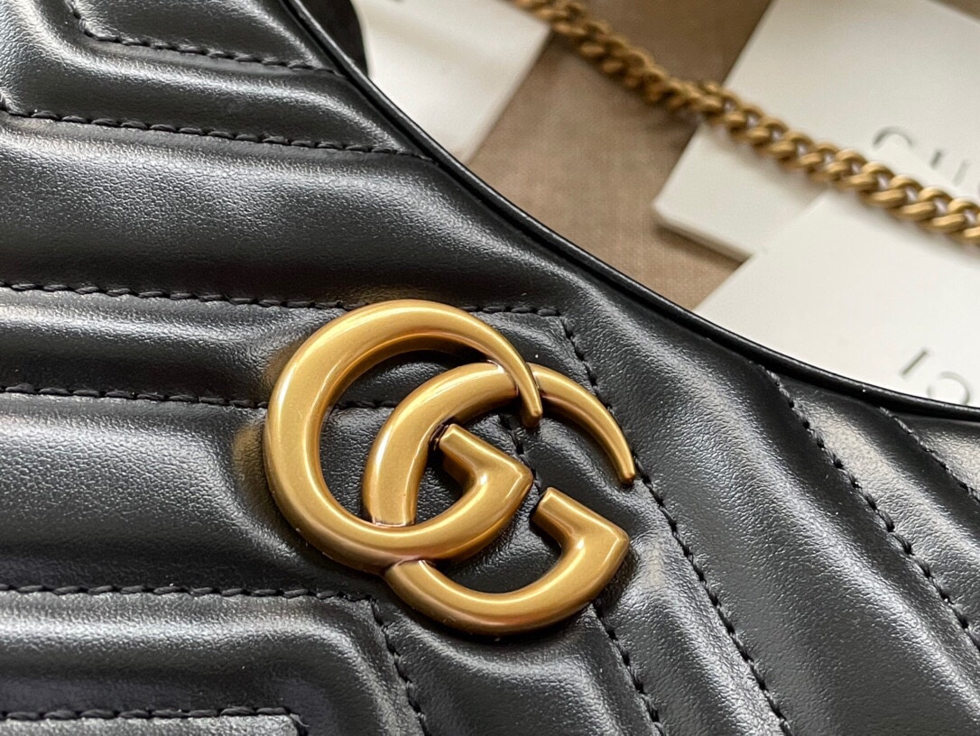 GG Marmont half-moon-shaped mini bag Black